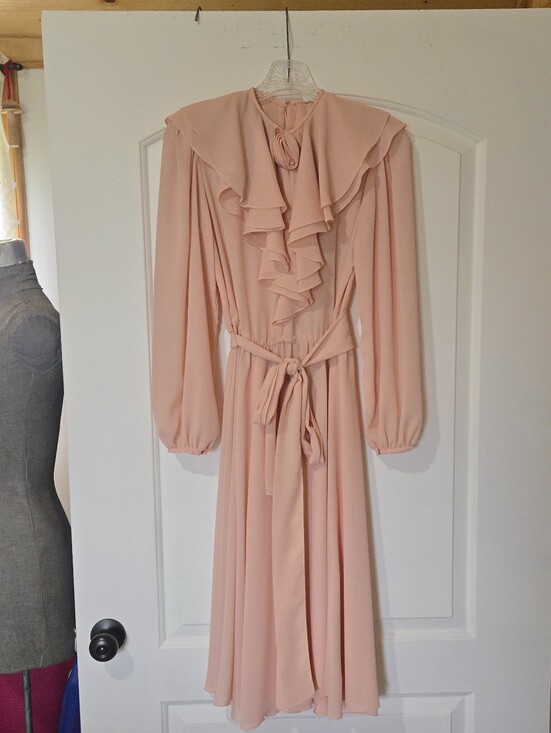 Vintage Dresses & Skirts - Vintage 1960s? Union Made Pink Ruffle Flower Front Tie-Waist Dress, SIZE S?